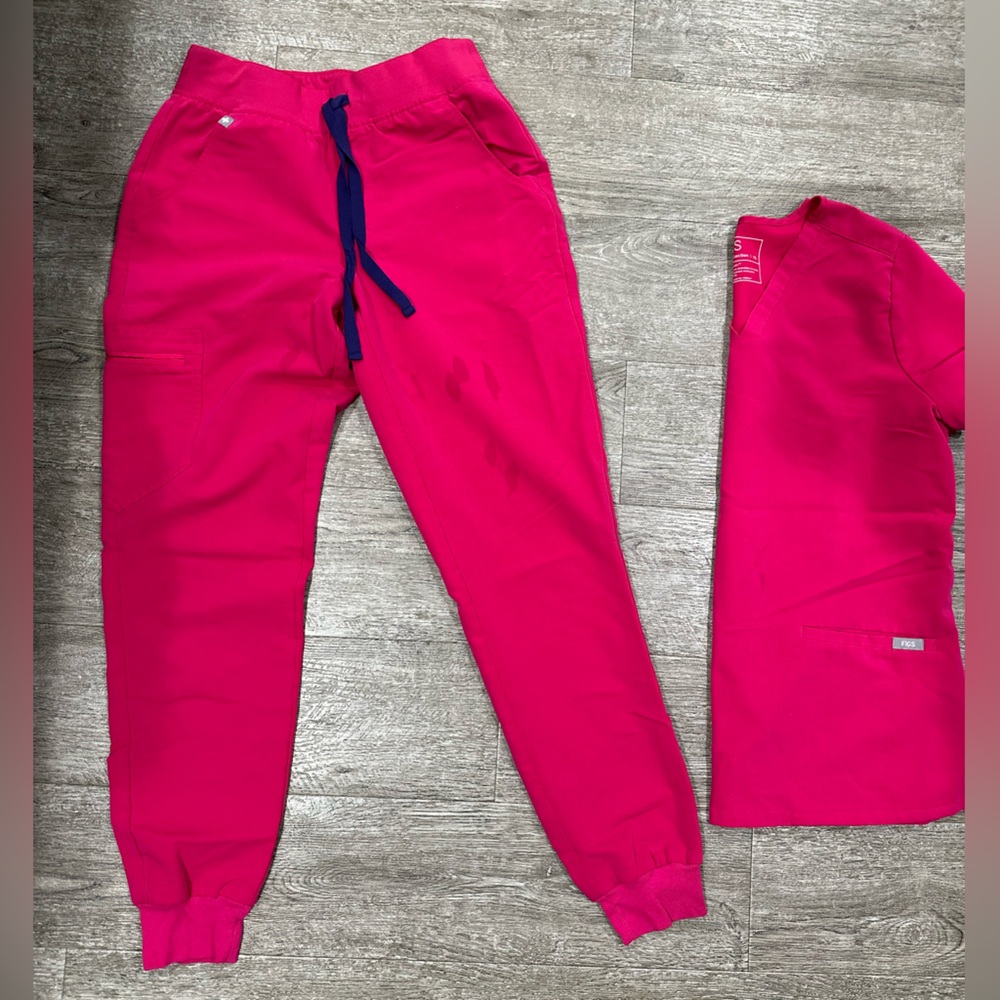 FIGS - Hot Pink Scrubs - Casma Top w/ Zamora Pants